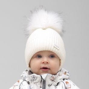 Зимняя детская шапка с помпоном шерсть мериноса (молоко)