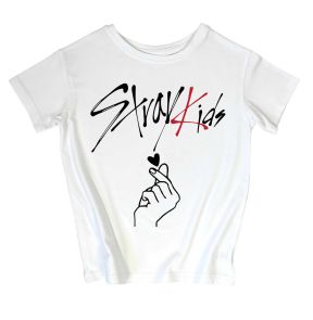 Детская футболка с принтом "Stray kids" (надпись)
