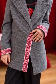 Детский пиджак с орнаментом в украинском стиле