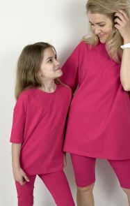 Комплект базовый oversize для мамы и дочки футболка + велосипедки (малина)