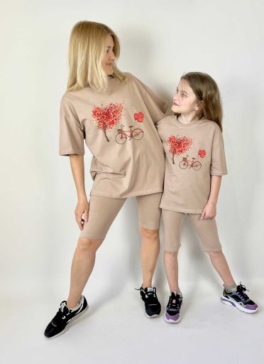 Комплект oversize для мамы и дочки футболка + велосипедки "Дерево и велосипед"