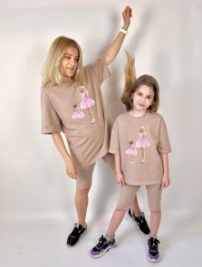 Комплект oversize для мамы и дочки футболка + велосипедки "Мама и дочка" (розовые платья" 
