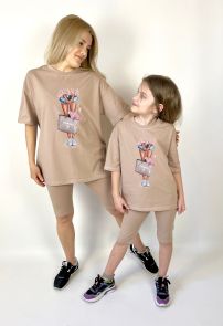 Комплект oversize для мамы и дочки футболка + велосипедки "Ноги девушки с сумкой"