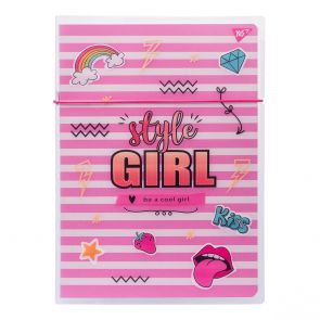 Тетрадь А4/48 кл. в пластиковой папке с рисунком "STYLE GIRL PINK" YES