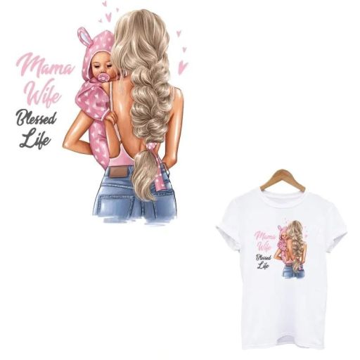 Женская футболка бойфренд "Блондинка с дочкой на руках"