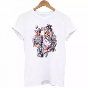 Женская футболка "Мама и ребенок на руках"