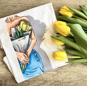 Жіноча футболка "Дівчина з букетом тюльпанів"