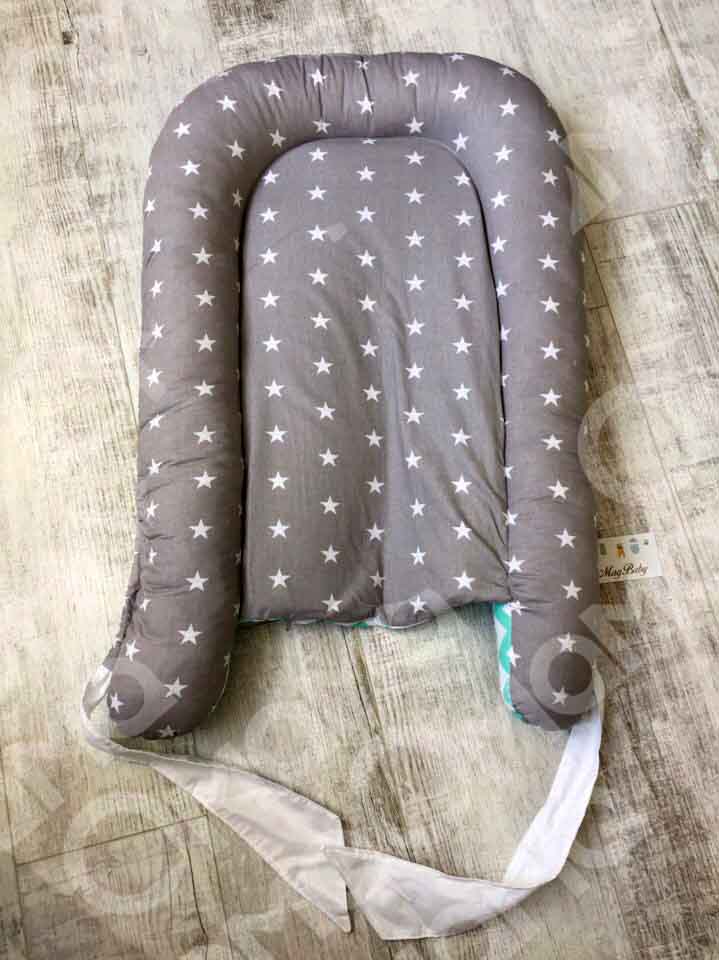 Подушка кокон для новорожденных со звездами. Омама